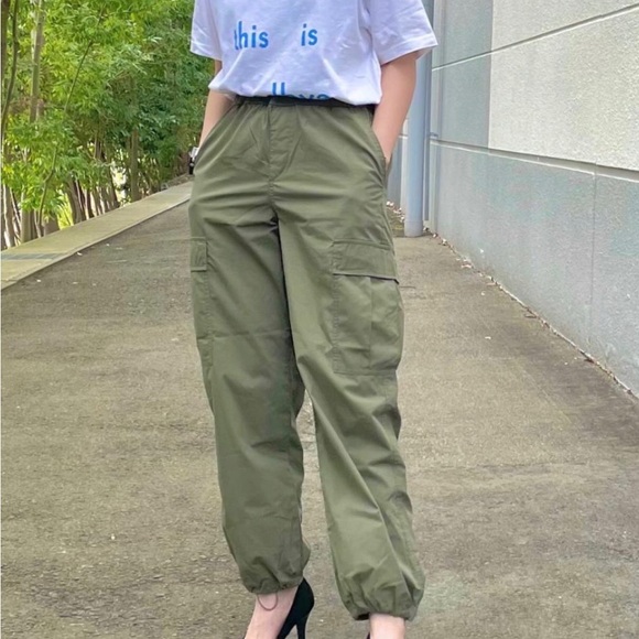 UNIQLO Easy Cargo Pants in Natural Cream Adjustable Hems Women's Size L - Picture 10 of 15